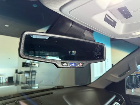 Used 2018 Chevrolet Suburban Premier image 17