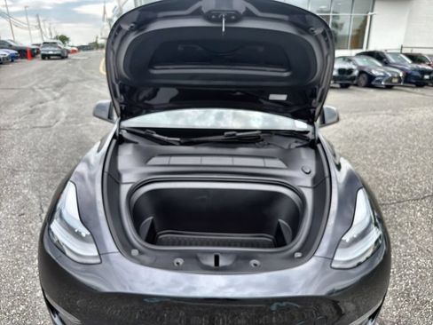 Used 2024 Tesla Model Y Long Range RWD image 17