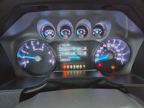 Used 2016 Ford F250 Platinum w/ FX4 Off-Road Package image 36