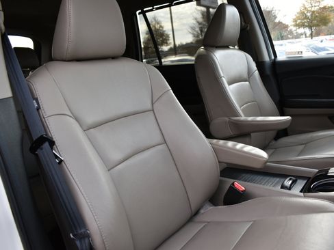 Used 2019 Honda Pilot Touring image 34