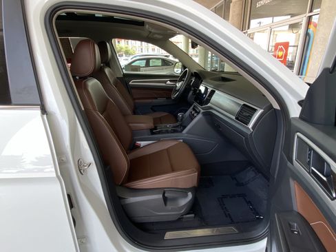 Certified 2023 Volkswagen Atlas SE w/ Panoramic Sunroof Package FWD image 44