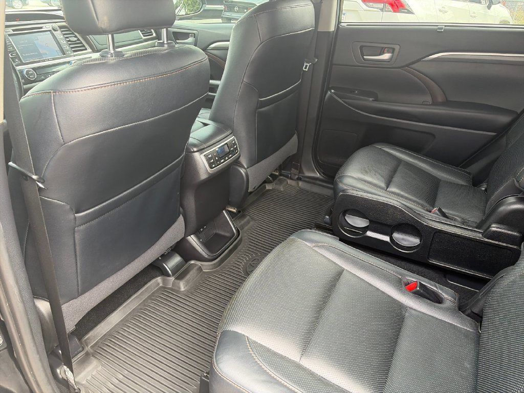 Used 2019 Toyota Highlander Limited Platinum AWD/4WD image 14
