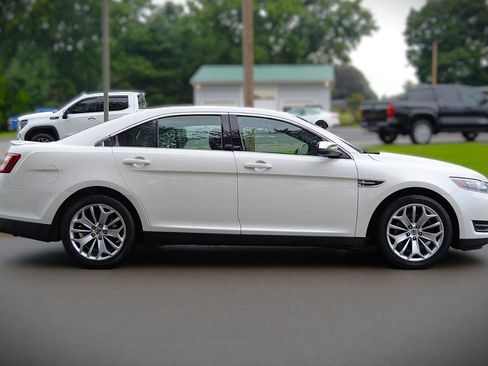 Used 2018 Ford Taurus Limited FWD image 4