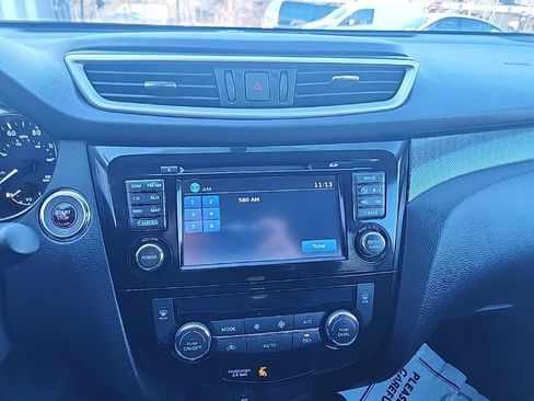 Used 2016 Nissan Rogue SL image 16