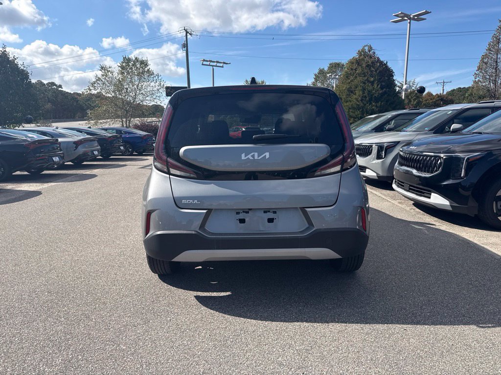 Used 2023 Kia Soul LX w/ LX Technology Package FWD image 4