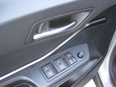 Used 2018 Toyota C-HR XLE FWD image 20