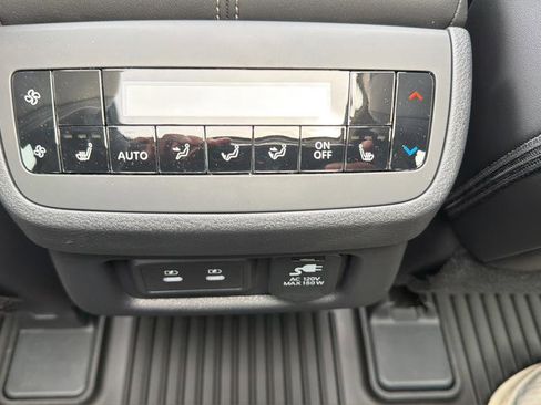 New 2026 Nissan Pathfinder Platinum AWD/4WD image 18