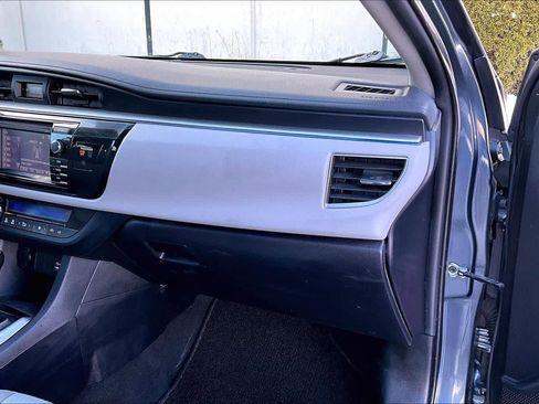 Used 2016 Toyota Corolla LE image 19