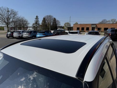 Used 2024 Toyota Highlander XSE AWD/4WD image 16