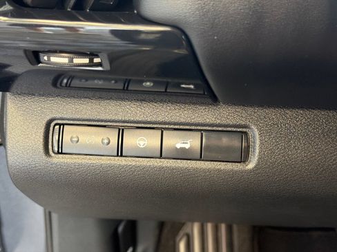 Used 2025 Nissan Pathfinder SV AWD/4WD image 20