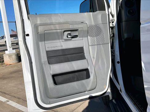 Used 2009 Ford E-350 and Econoline 350 XLT image 21