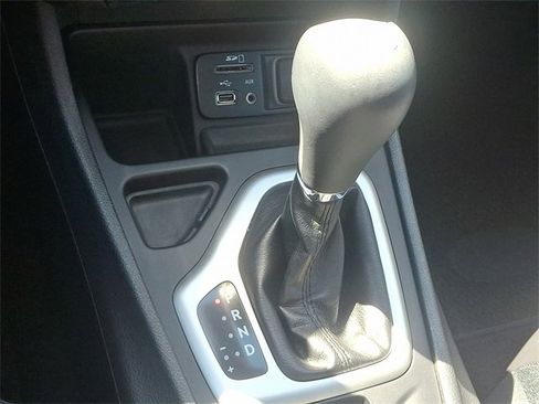 Used 2017 Jeep Cherokee Overland w/ Technology Group image 15