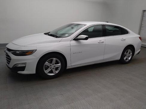 Used 2025 Chevrolet Malibu LS FWD image 2