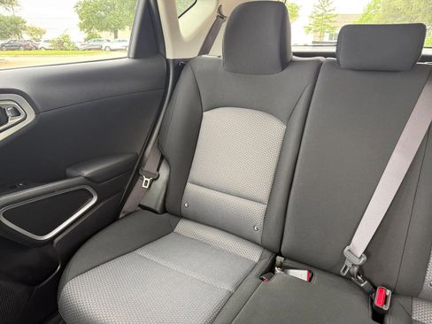 Used 2025 Kia Soul LX w/ LX Technology Package FWD image 39