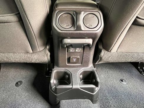 Used 2018 Jeep Wrangler Unlimited Sahara AWD/4WD image 29