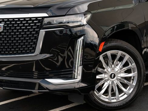 Used 2022 Cadillac Escalade ESV Premium Luxury AWD/4WD image 3