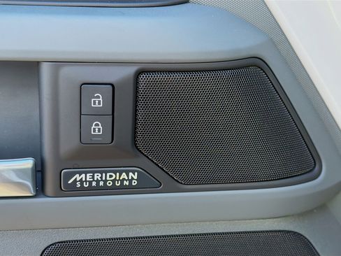 New 2026 Land Rover Defender 110 X-Dynamic SE image 23