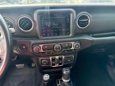 Used 2021 Jeep Wrangler Unlimited Sahara AWD/4WD image 14
