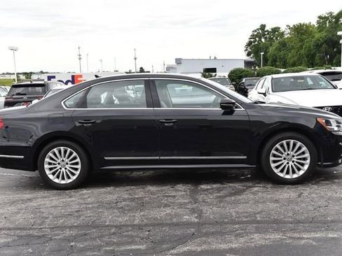 Used 2017 Volkswagen Passat 1.8T SE FWD image 5