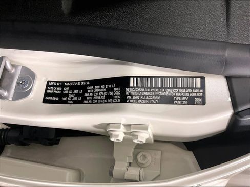 Used 2018 Maserati Levante GranLusso image 36