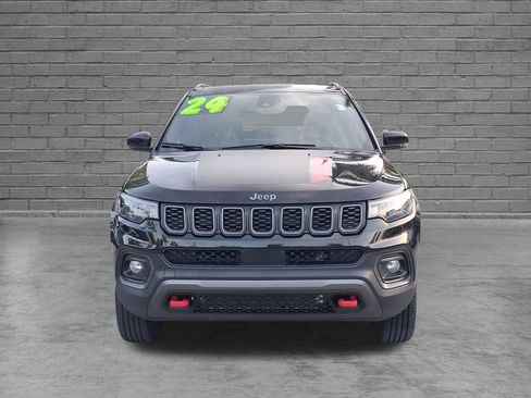 Used 2024 Jeep Compass Trailhawk AWD/4WD image 2