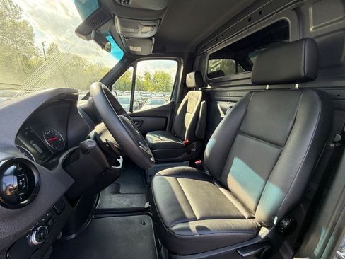 Used 2024 Mercedes-Benz Sprinter 2500 image 15