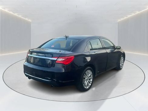 Used 2011 Chrysler 200 Limited FWD image 4