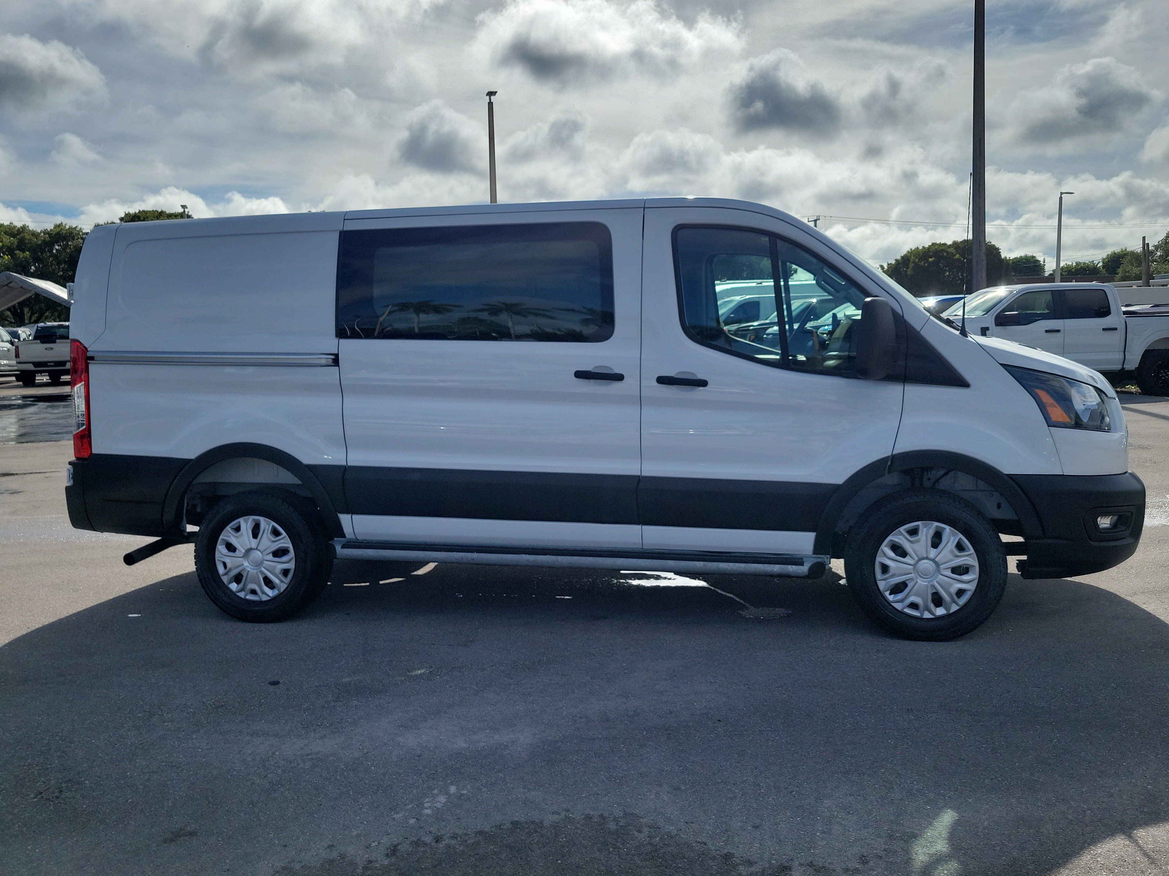 Used 2025 Ford Transit 250 Low Roof w/ Exterior Upgrade Package RWD image 4