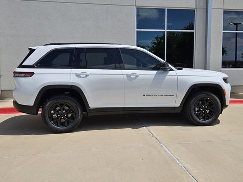 New 2026 Jeep Grand Cherokee Altitude RWD image 2