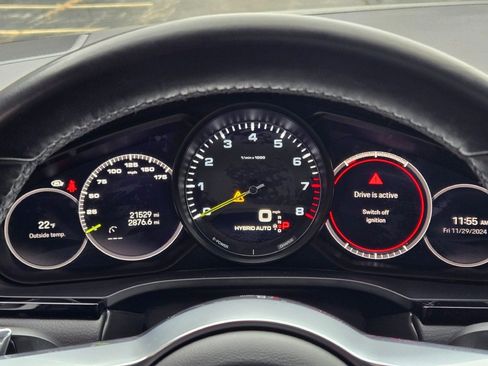 Used 2023 Porsche Cayenne Platinum Edition image 22