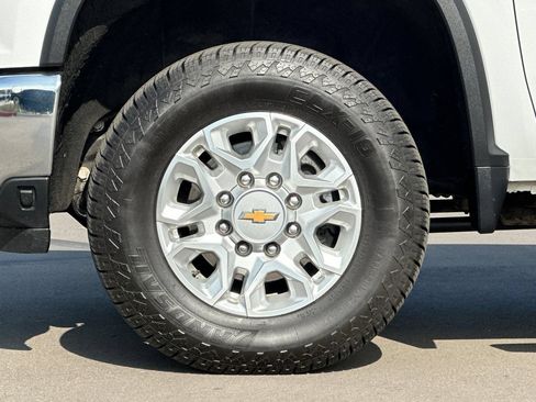 Used 2024 Chevrolet Silverado 2500 LT AWD/4WD image 36