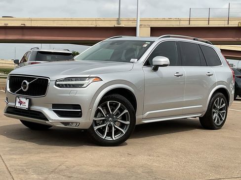 Used 2017 Volvo XC90 T6 Momentum w/ Vision Package image 2