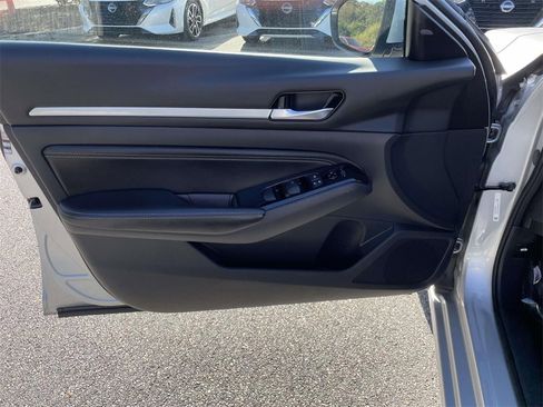 Used 2023 Nissan Altima 2.5 SL image 11