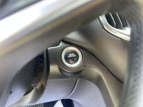 Used 2023 Chevrolet Equinox LT image 19