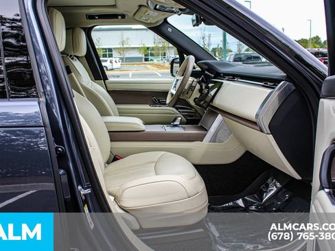 Used 2025 Land Rover Range Rover SE AWD/4WD image 18