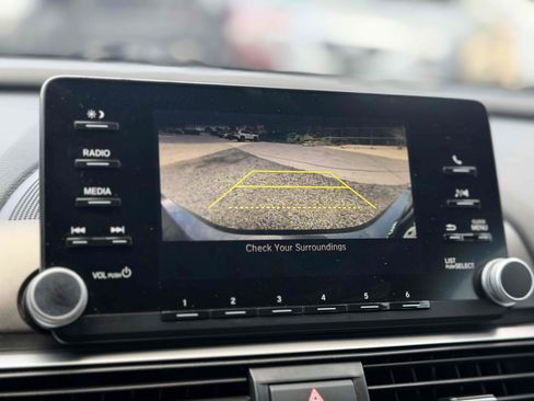 Used 2018 Honda Accord LX image 27