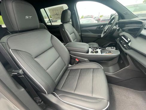 New 2026 Buick Enclave Sport Touring w/ Power Package FWD image 28