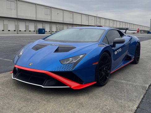 Used 2022 Lamborghini Huracan STO image 12