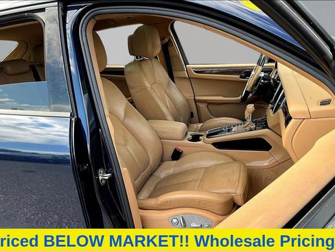 Used 2017 Porsche Macan AWD/4WD image 31