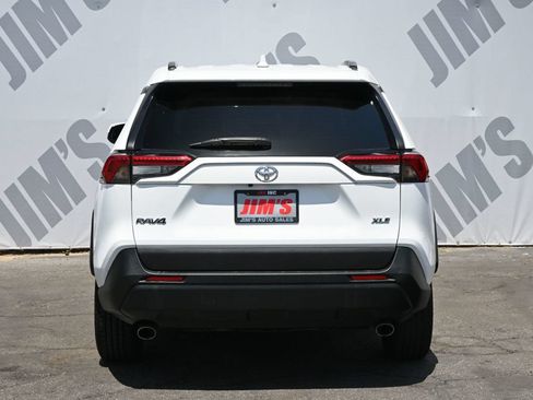 Used 2021 Toyota RAV4 XLE FWD image 5