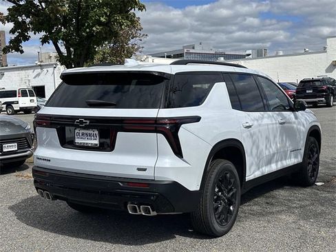 New 2026 Chevrolet Traverse LT w/ Enhanced Driving Package image 2