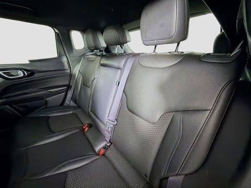 Used 2025 Jeep Compass Latitude w/ Convenience Group image 22