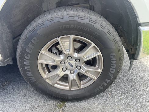 Used 2017 Ford F150 XLT w/ Equipment Group 302A Luxury image 4