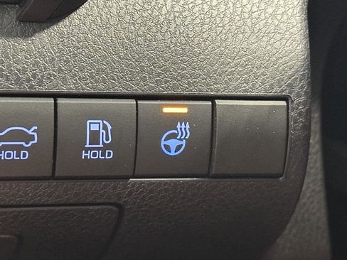 Used 2023 Toyota Camry SE image 18