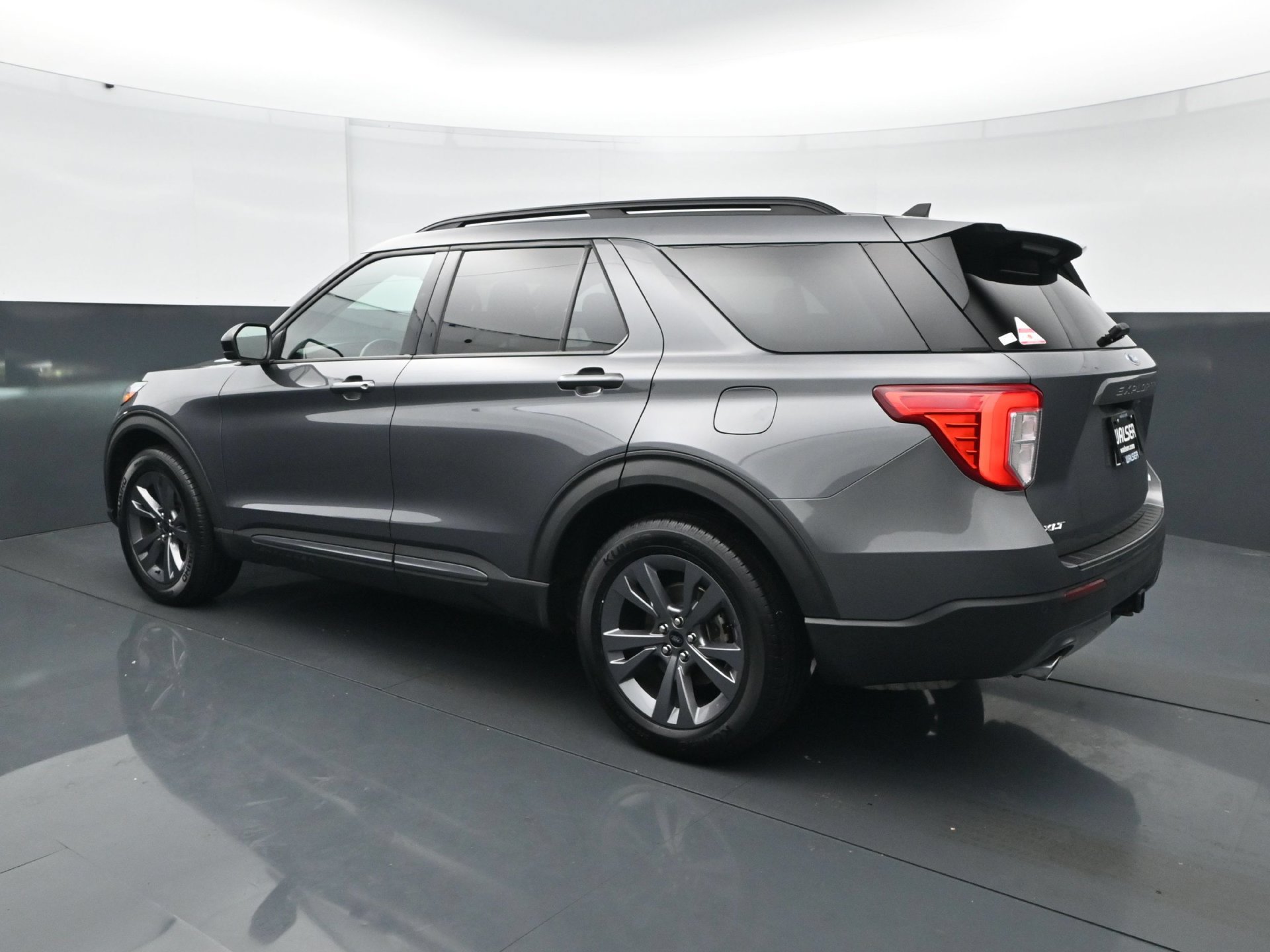 Used 2022 Ford Explorer XLT w/ Equipment Group 202A AWD/4WD image 4