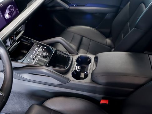 Certified 2024 Porsche Cayenne image 20