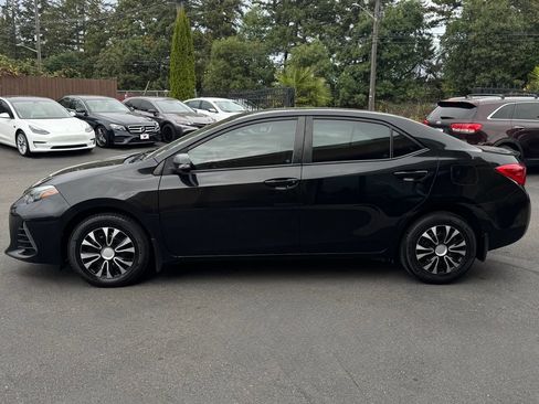 Used 2017 Toyota Corolla SE w/ Carpet Mat Package (TMS) FWD image 4