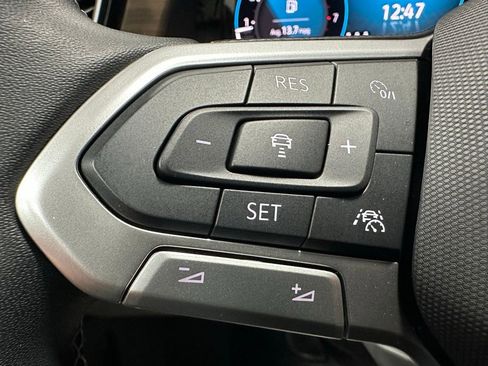 Used 2025 Volkswagen Atlas SE image 19