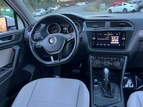 Used 2019 Volkswagen Tiguan SE w/ Panoramic Sunroof Package image 17