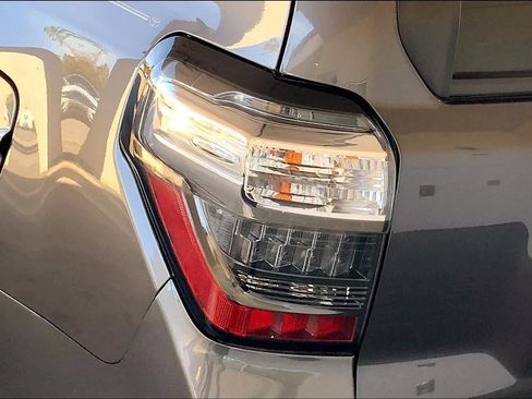 Used 2019 Toyota 4Runner SR5 Premium image 27